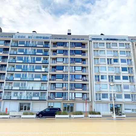 In Near The Beach, Cleaning Included 아파트