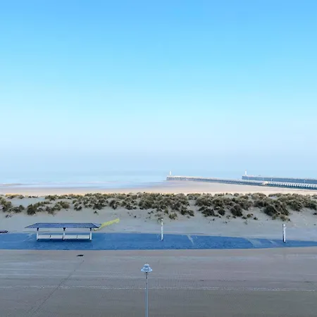In Near The Beach, Cleaning Included 아파트 니우포르트